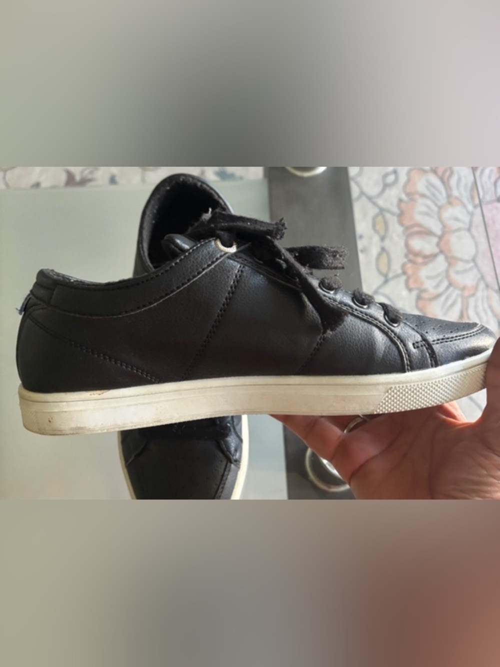 Mens logo black leather sneakers Sz 8